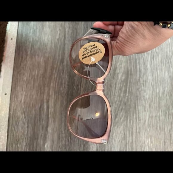 2 PAIRS OF NINE WEST SUNGLASSES - Picture 2 of 5